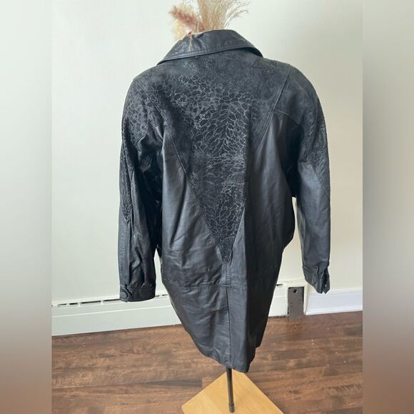 Vintage leather coat for women || oversized leather bomber jacket - Picture 12 of 13